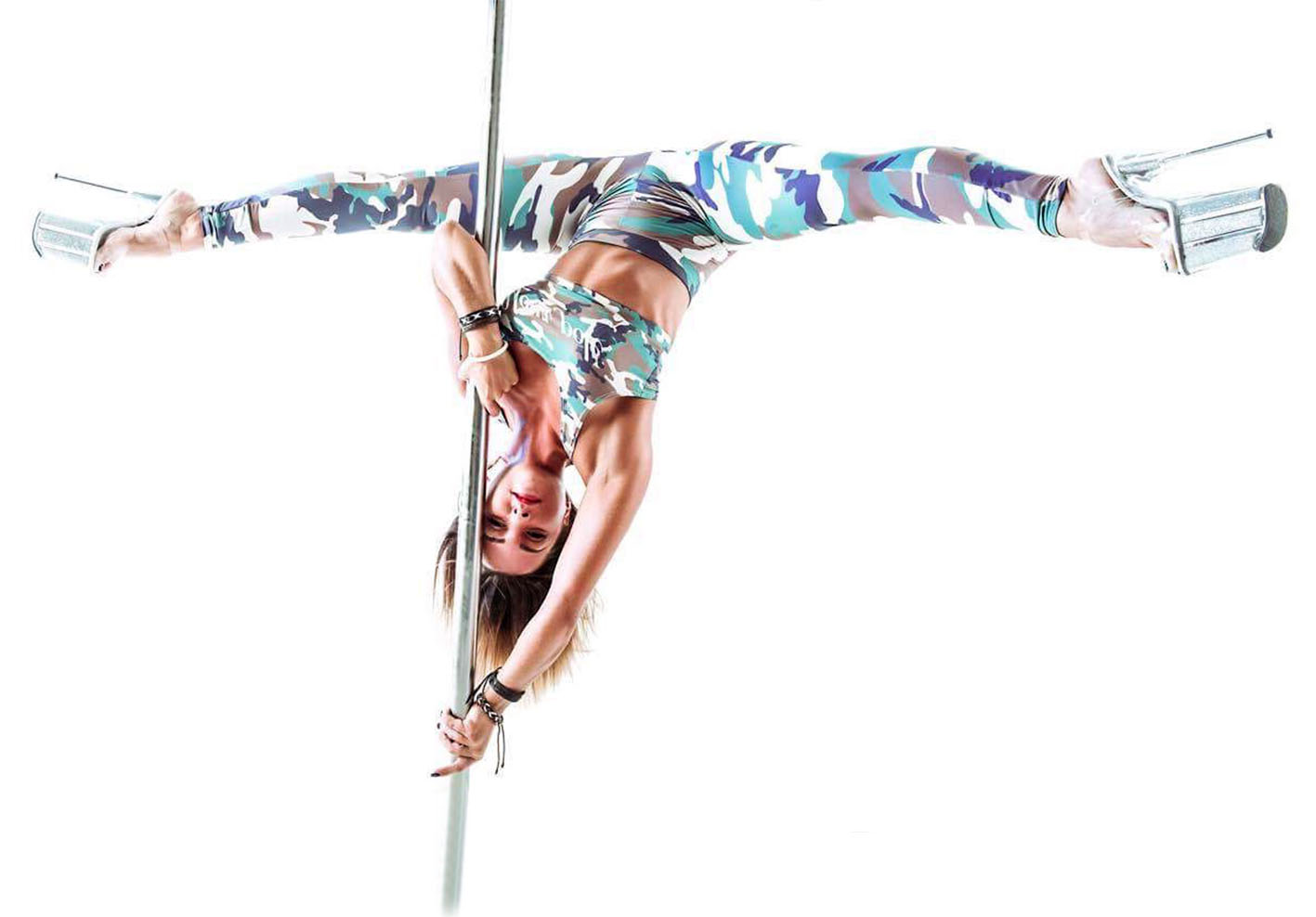 Nina Kozub en School of Pole